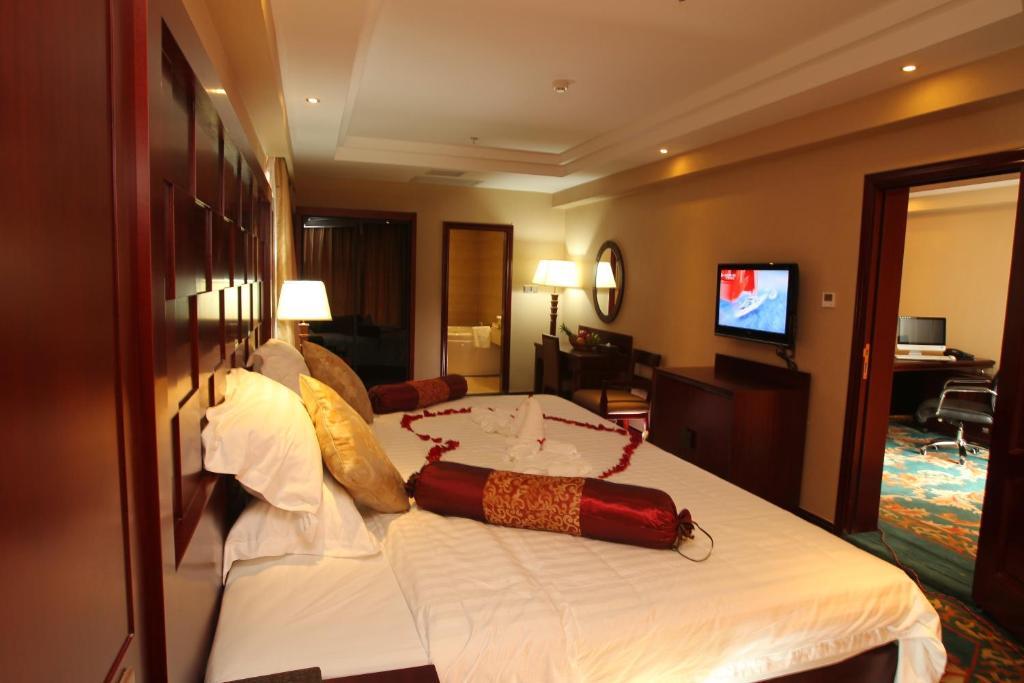 Hawaii Hotel Санья Экстерьер фото